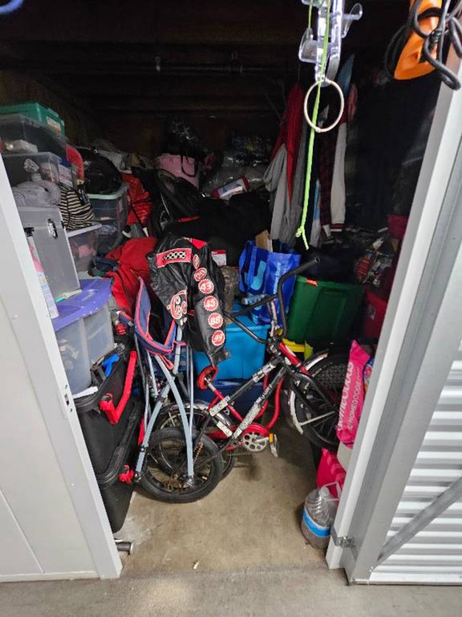 10 x 10 storage unit in Santa Ana, CA