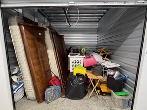 10 x 10 storage unit in Santa Rosa, CA
