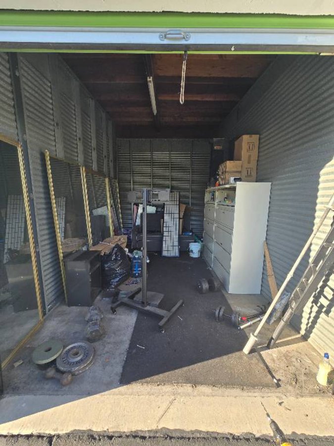 10 x 15 storage unit in Paramount, CA