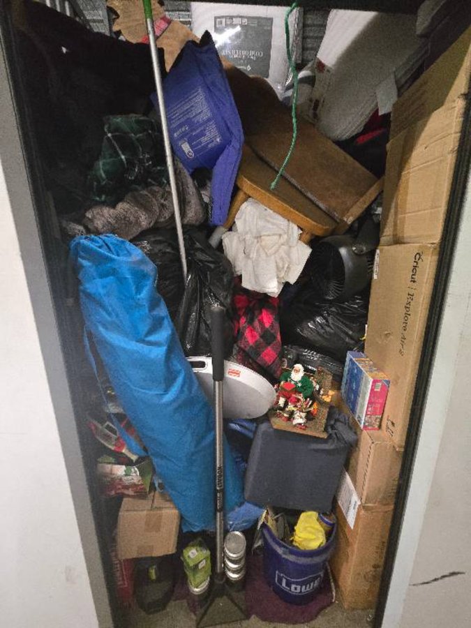 5 x 5 storage unit in Paramount, CA