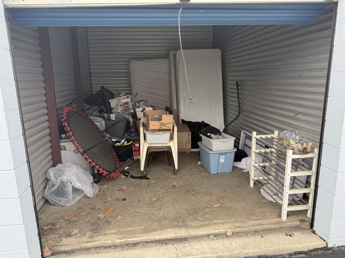 10 x 15 storage unit in Livonia, MI