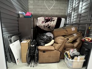 10 x 10 storage unit in Commerce, CA