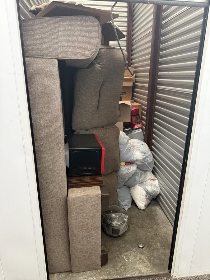 5 x 10 storage unit in Livonia, MI
