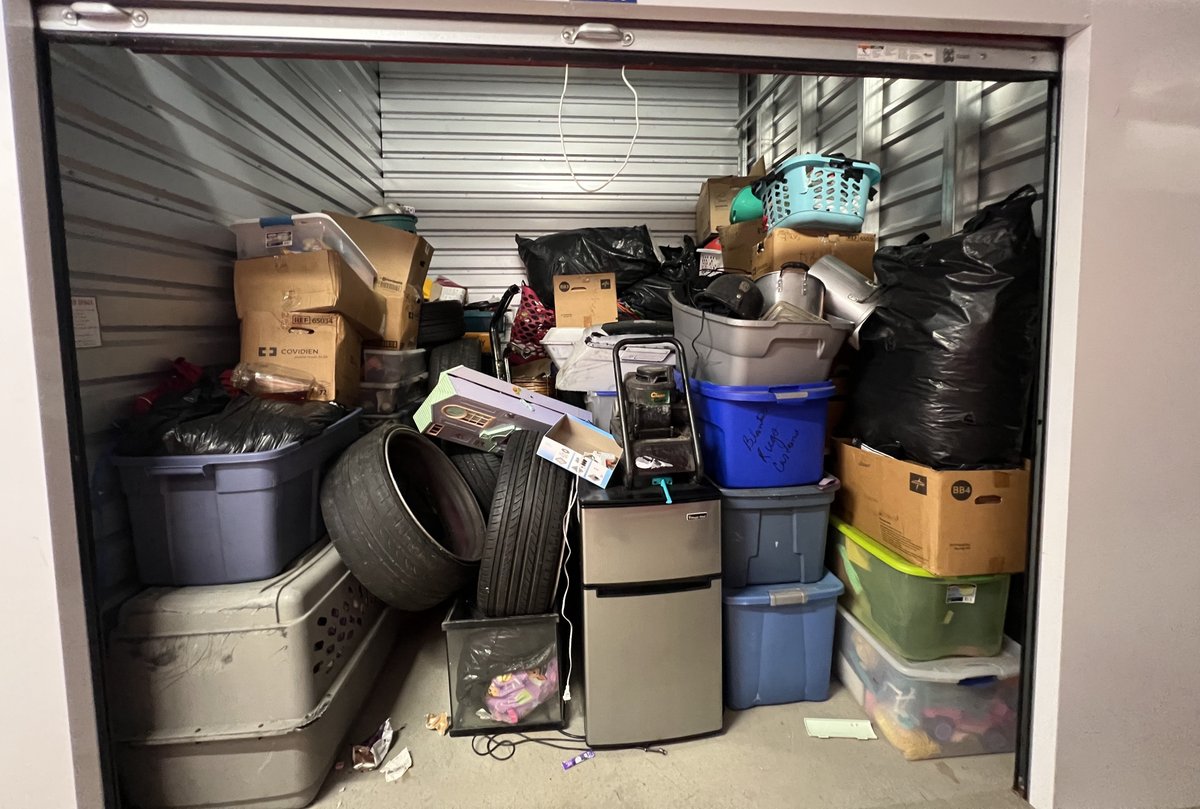 10 x 10 storage unit in Commerce, CA