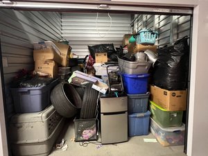 10 x 10 storage unit in Commerce, CA