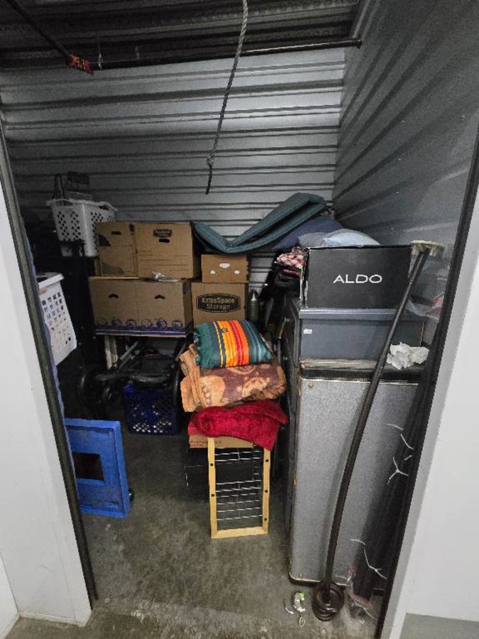 7 x 10 storage unit in Sylmar, CA