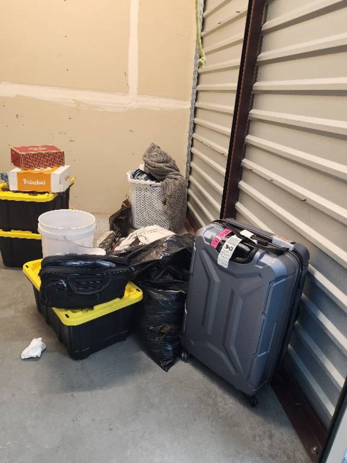 10 x 10 storage unit in Victorville, CA