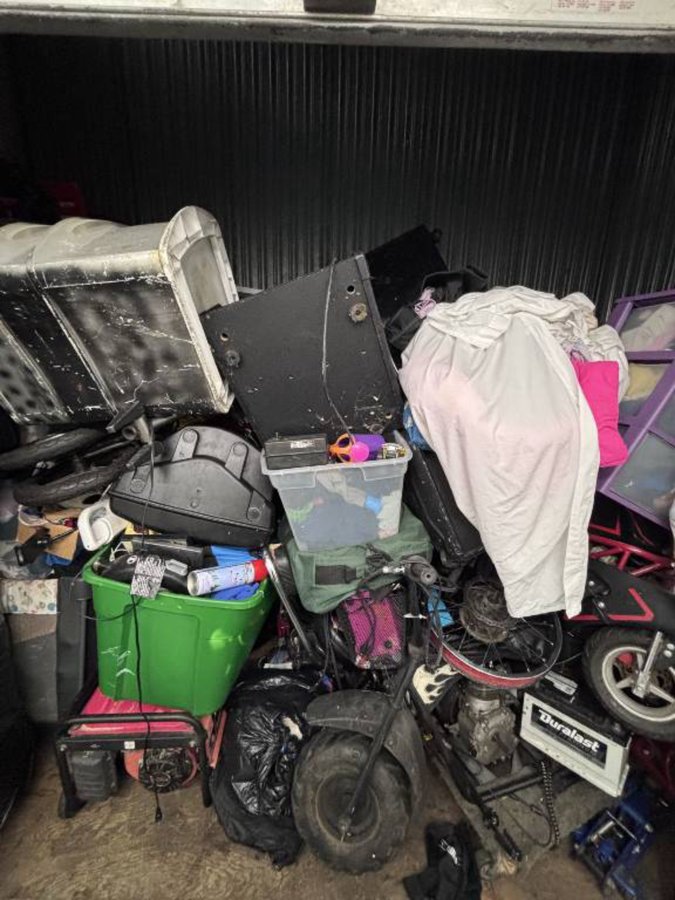 10 x 5 storage unit in Panorama City, CA