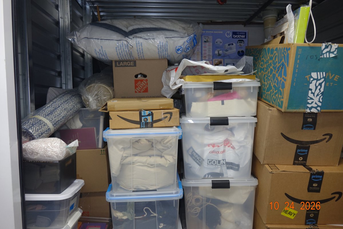 10 x 10 storage unit in Pasadena, CA