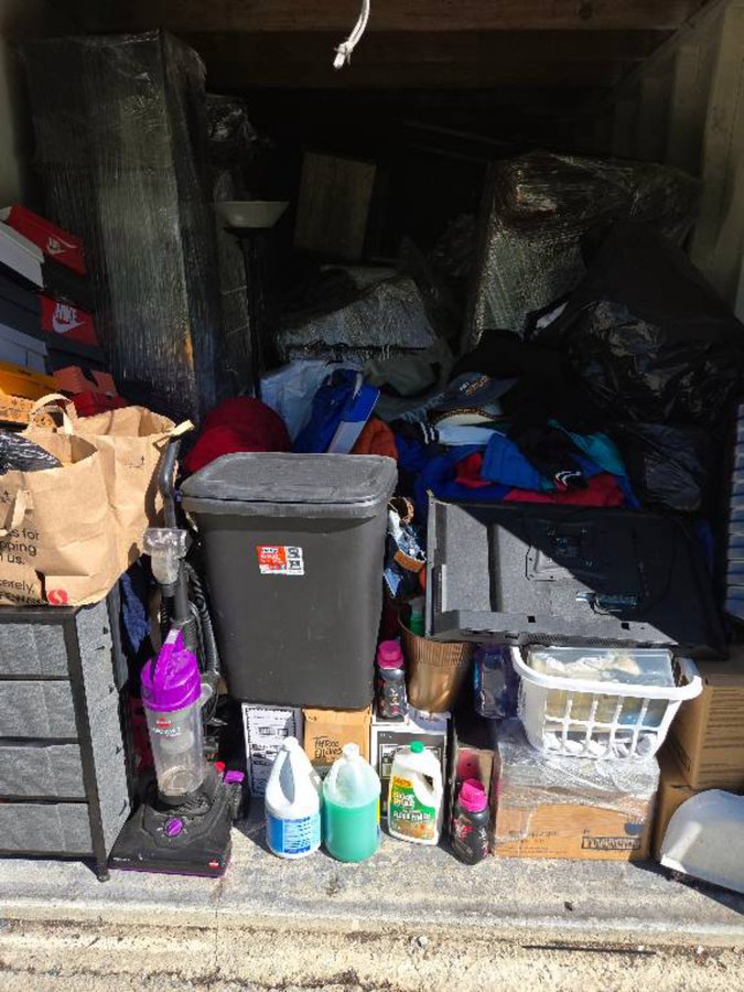 8 x 17 storage unit in Hayward, CA