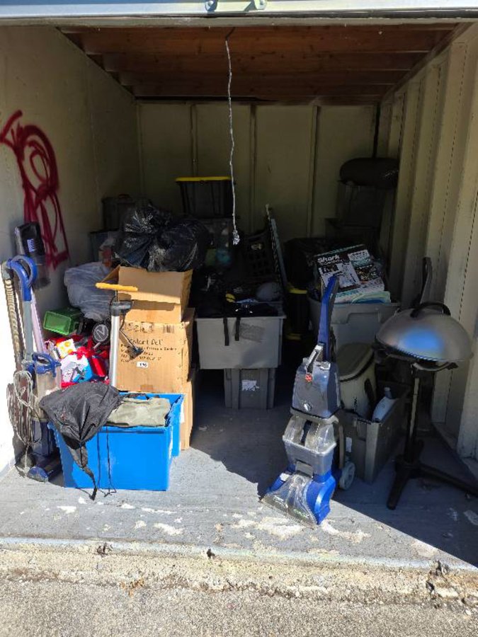 8 x 11 storage unit in Hayward, CA