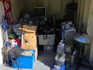 8 x 11 storage unit in Hayward, CA