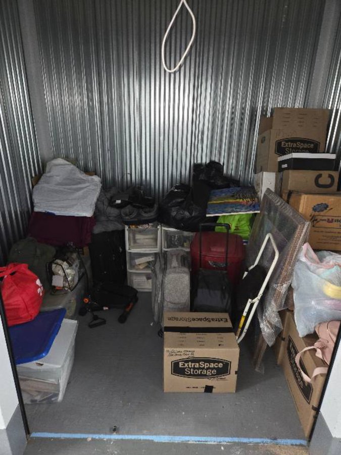 6 x 8 storage unit in Hayward, CA