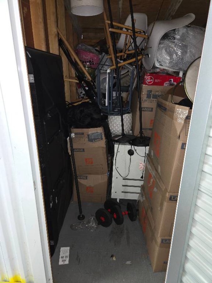 6 x 8 storage unit in Hayward, CA