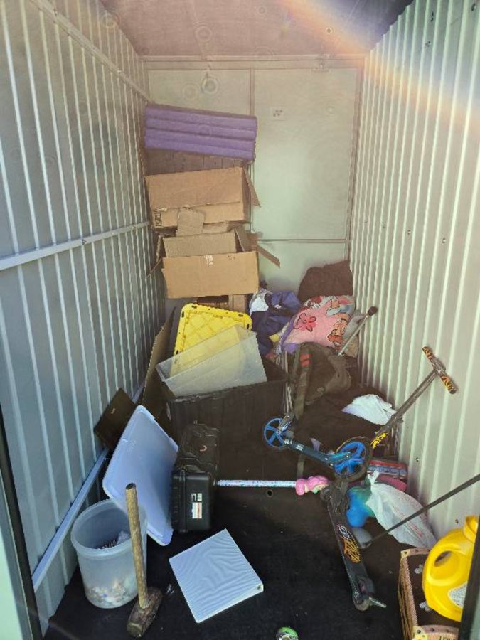 5 x 8 storage unit in Hayward, CA