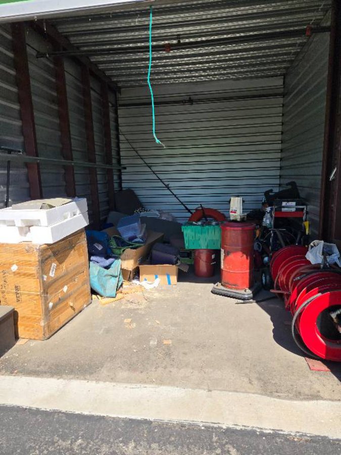10 x 15 storage unit in Bloomington, CA