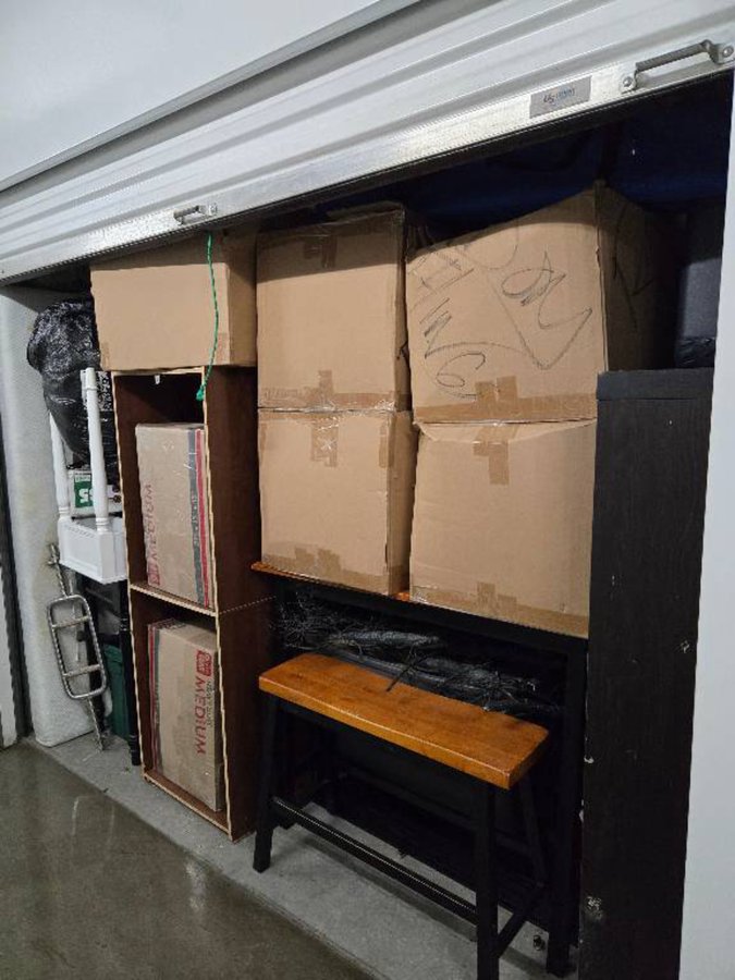 10 x 5 storage unit in Bloomington, CA