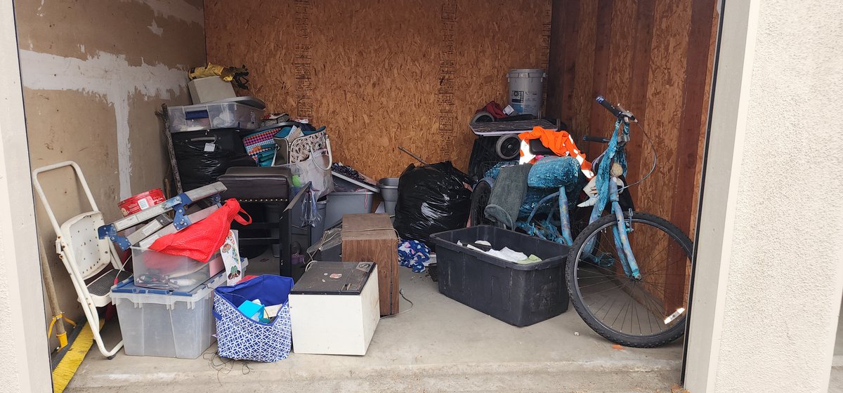 10 x 10 storage unit in Sacramento, CA
