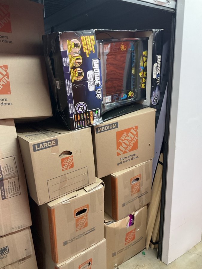 10 x 10 storage unit in Spring Valley, CA
