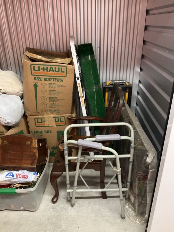 10 x 5 storage unit in Spring Valley, CA