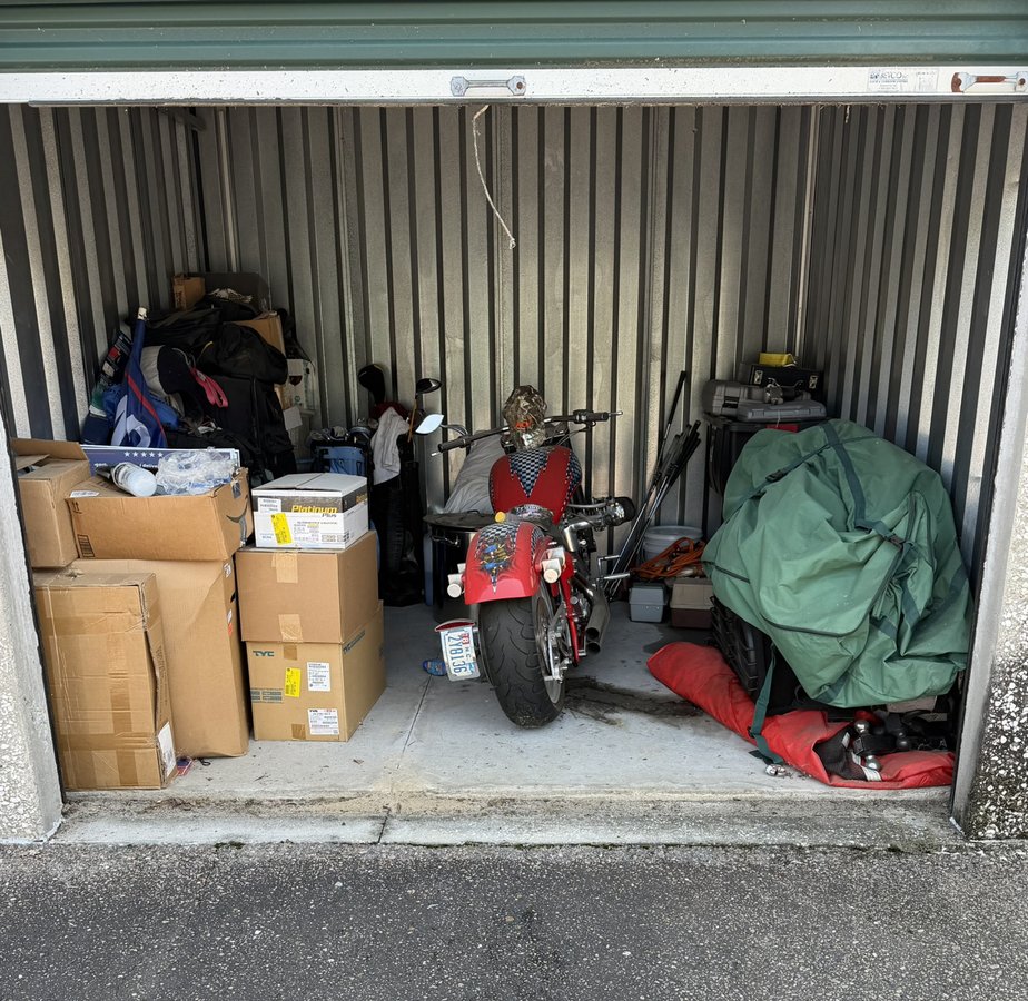 10 x 10 storage unit in Charleston, SC