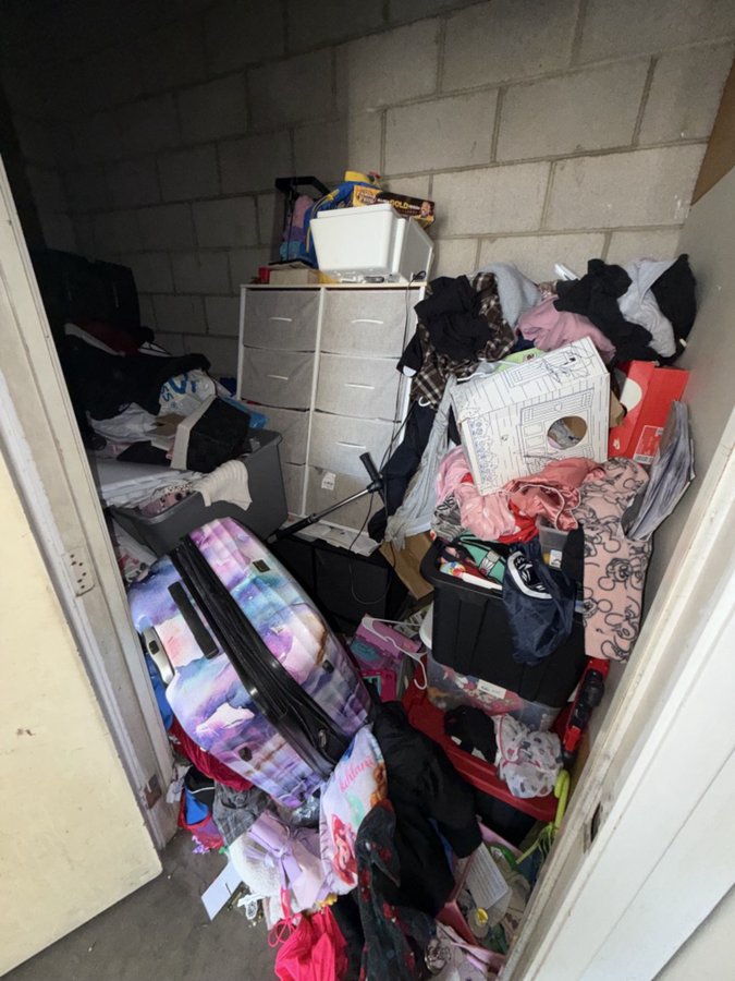 4 x 10 storage unit in Arleta, CA