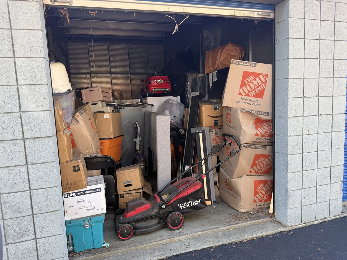 10 x 20 storage unit in Livonia, MI