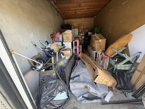 10 x 20 storage unit in Pasadena, CA