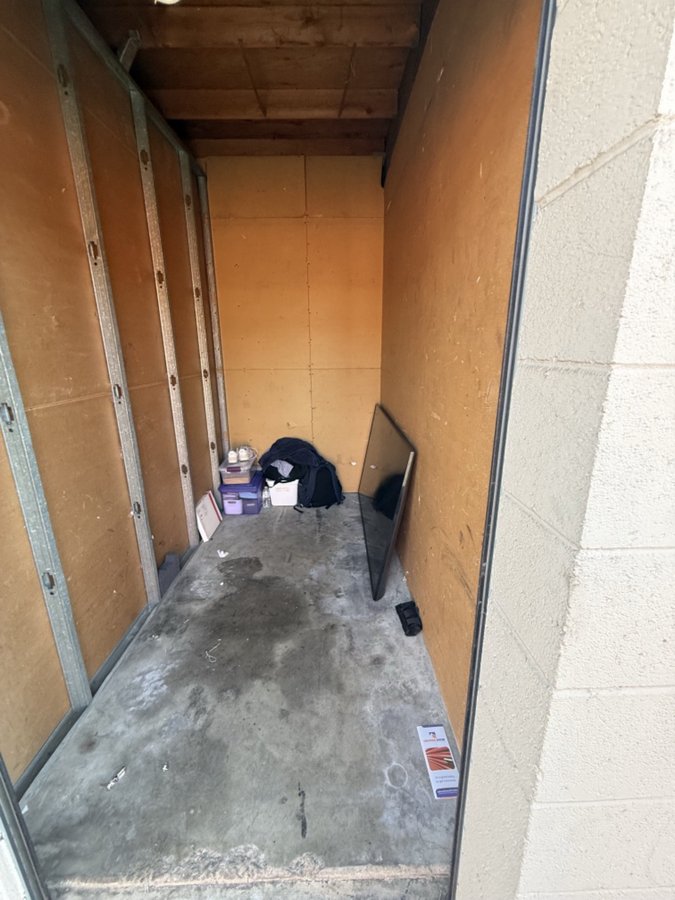 5 x 10 storage unit in Los Angeles, CA