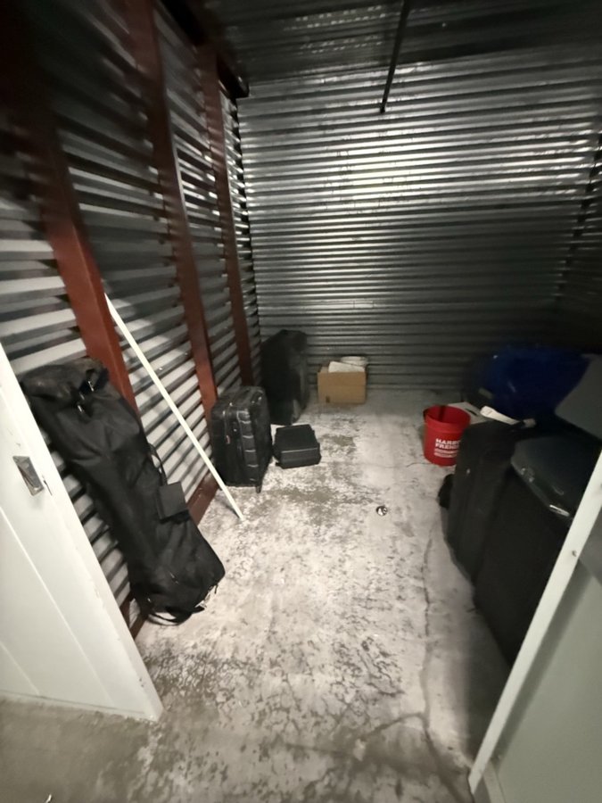 10 x 10 storage unit in Pasadena, CA