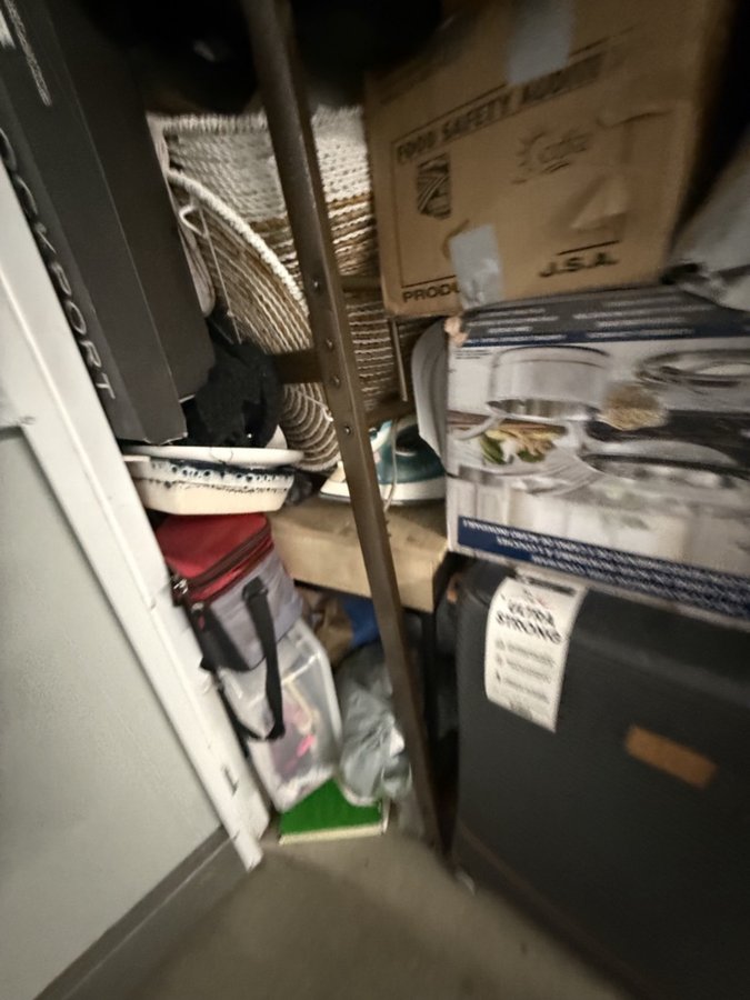 5 x 10 storage unit in Pasadena, CA