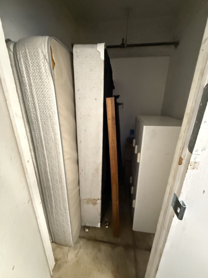 5 x 5 storage unit in Pasadena, CA