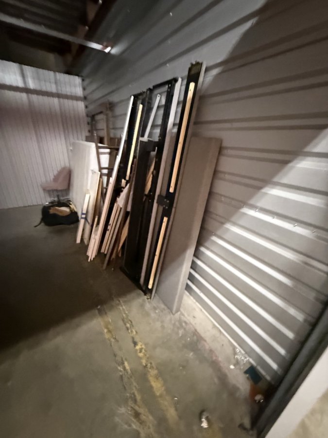 10 x 15 storage unit in Los Angeles, CA