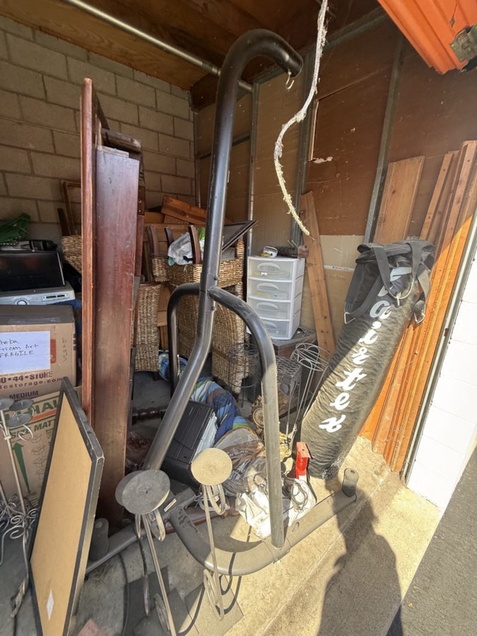 10 x 10 storage unit in Los Angeles, CA