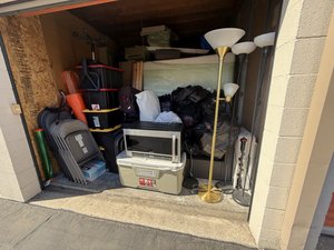 10 x 10 storage unit in Los Angeles, CA