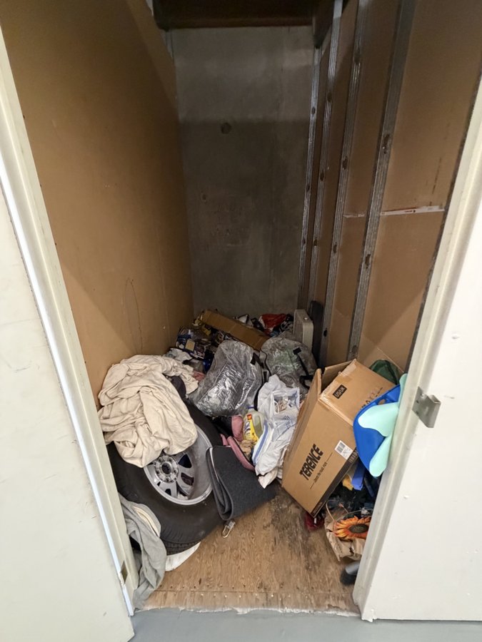 5 x 10 storage unit in Los Angeles, CA