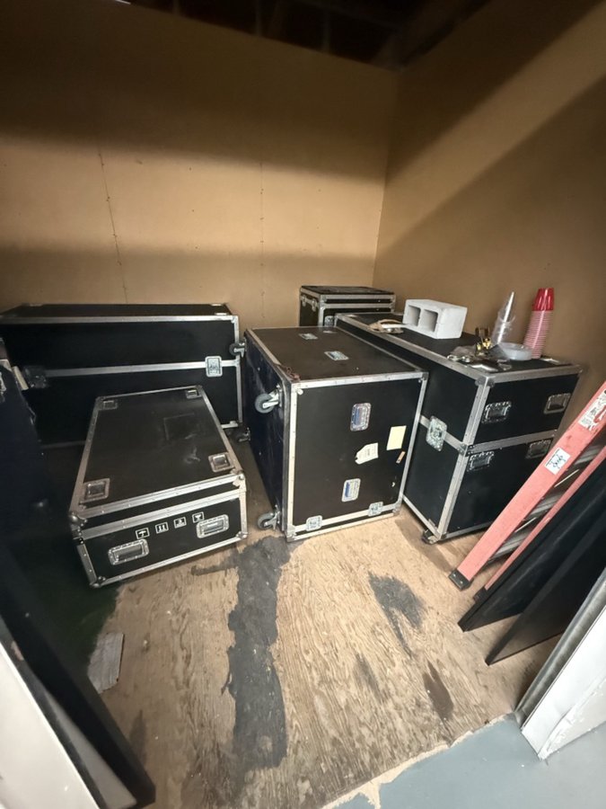 10 x 15 storage unit in Los Angeles, CA