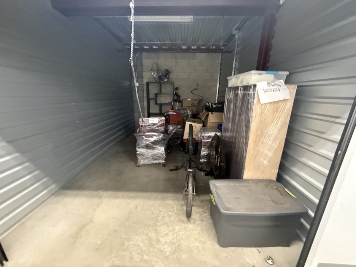 10 x 15 storage unit in Alhambra, CA
