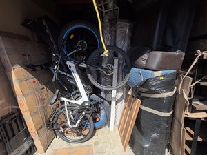 10 x 25 storage unit in Los Angeles, CA