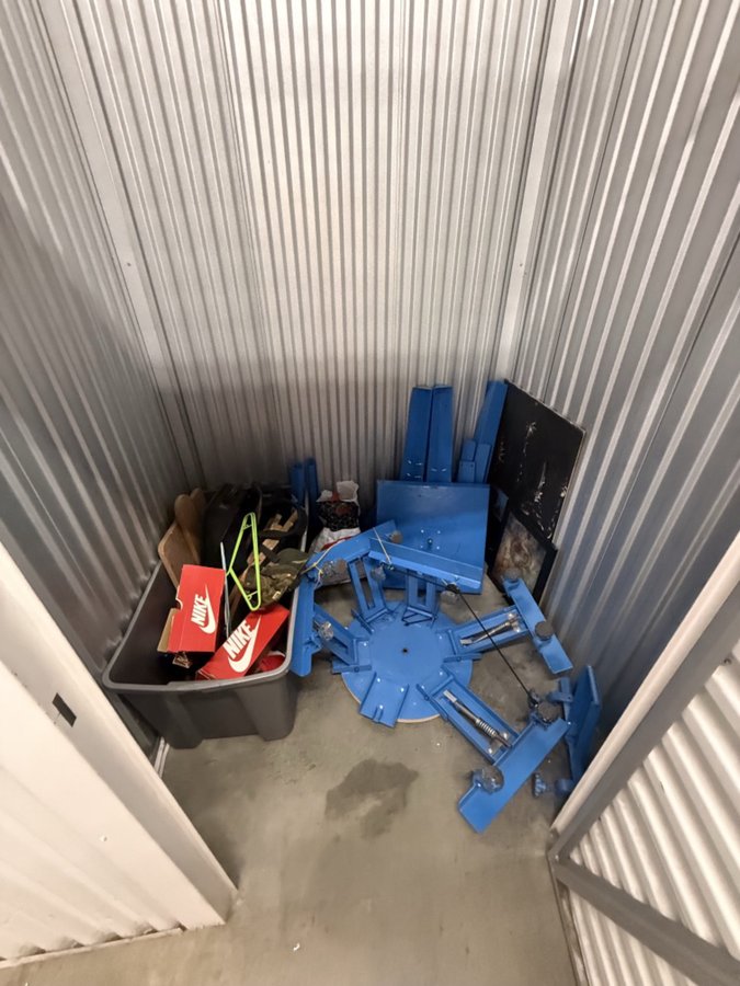 5 x 5 storage unit in Pasadena, CA