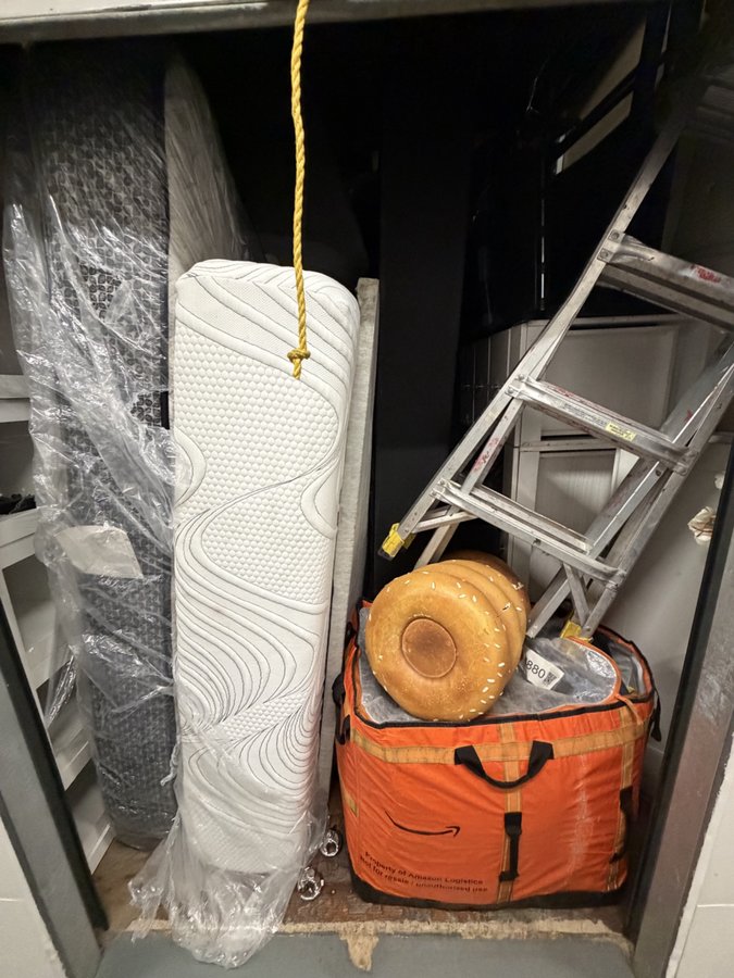 7 x 10 storage unit in Los Angeles, CA
