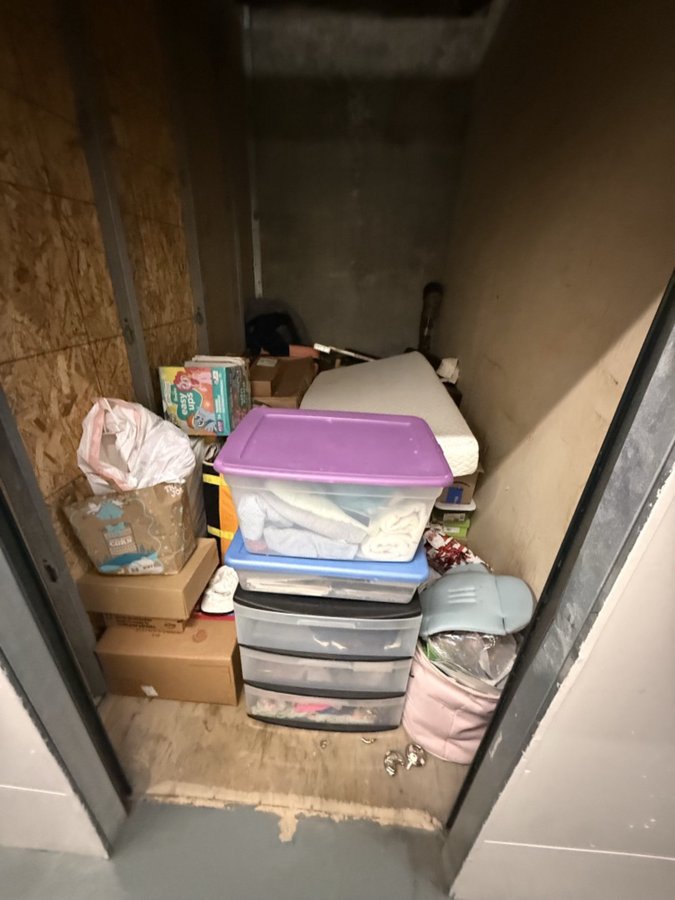 5 x 10 storage unit in Los Angeles, CA