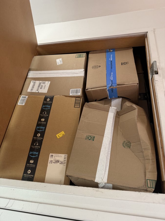 3 x 4 storage unit in Los Angeles, CA