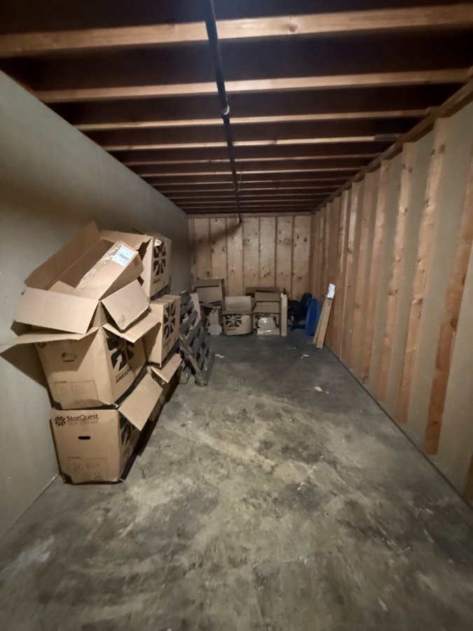 10 x 30 storage unit in Pasadena, CA