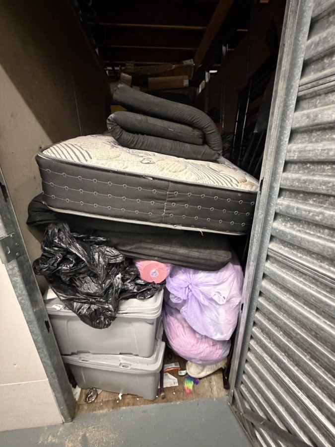 5 x 10 storage unit in Los Angeles, CA