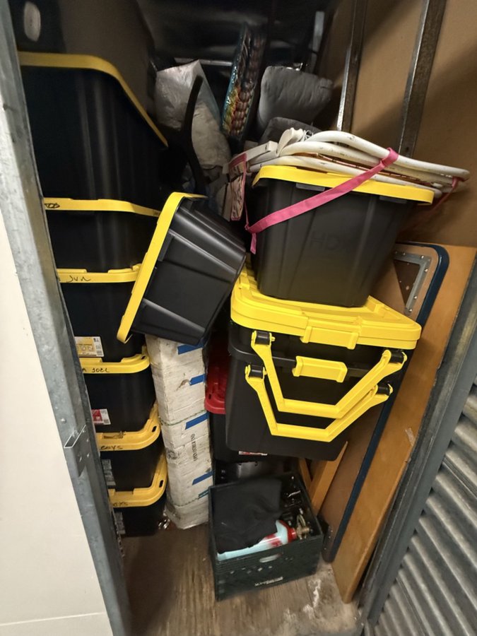 5 x 10 storage unit in Los Angeles, CA