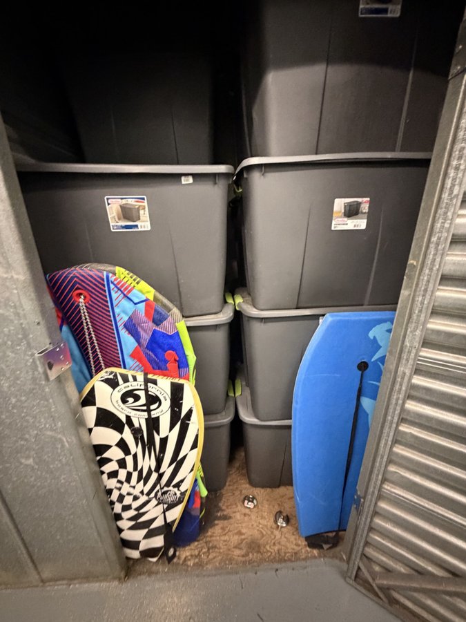 5 x 5 storage unit in Los Angeles, CA