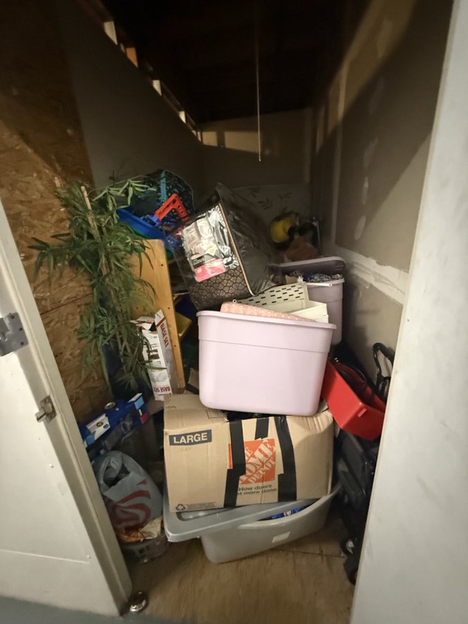 5 x 10 storage unit in Los Angeles, CA