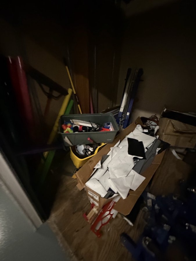 10 x 10 storage unit in Los Angeles, CA