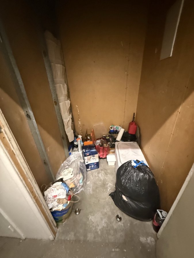 5 x 6 storage unit in Downey, CA